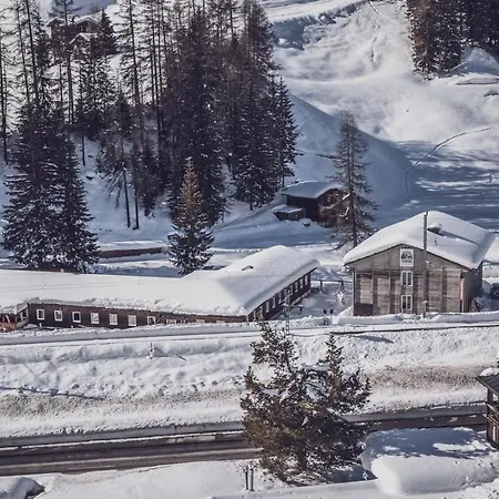 Rinerlodge By Mountain